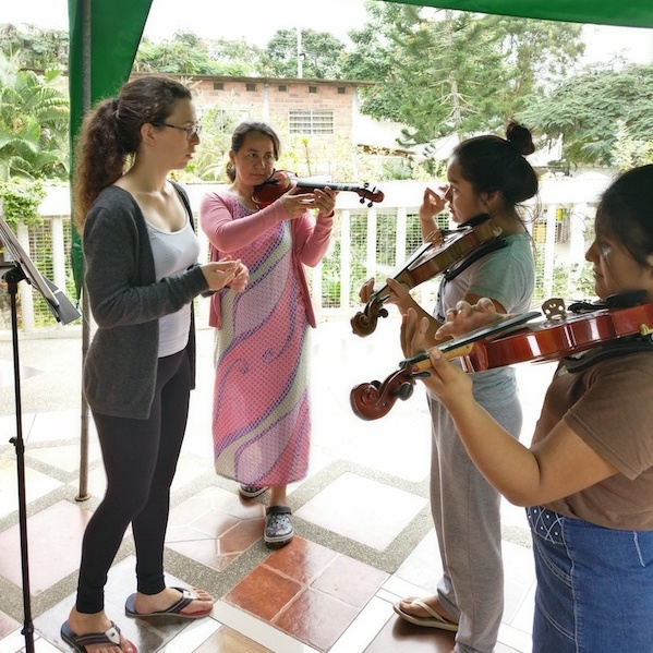 TA Melodia Del Mar IMG_teacher students violin smaller cropped